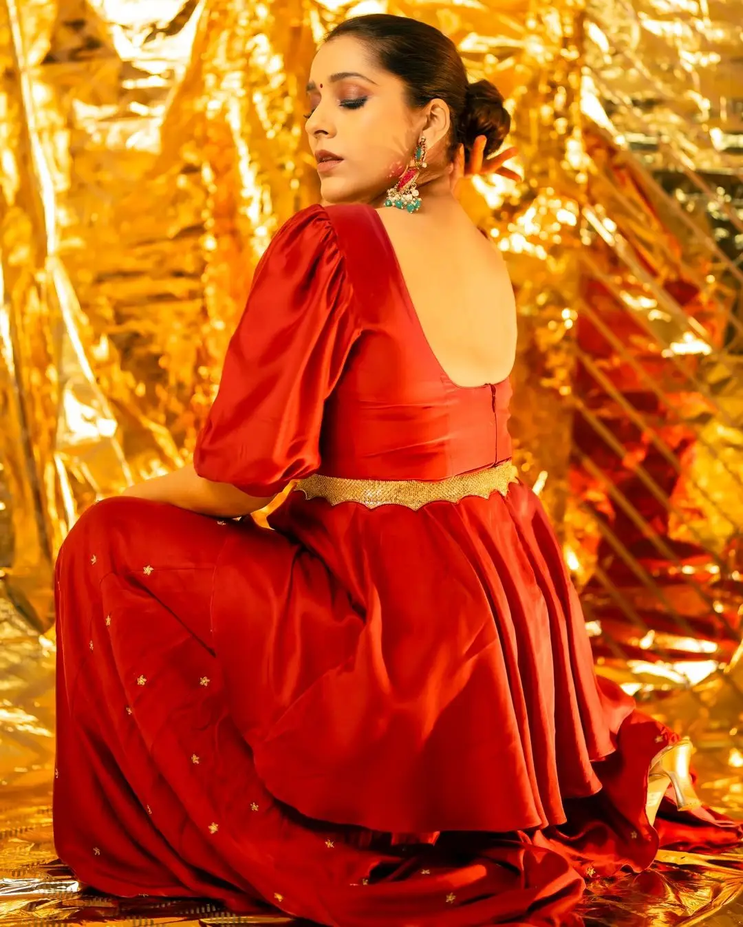 TV Actress Rashmi Gautam In South Indian Traditional Maroon Gown